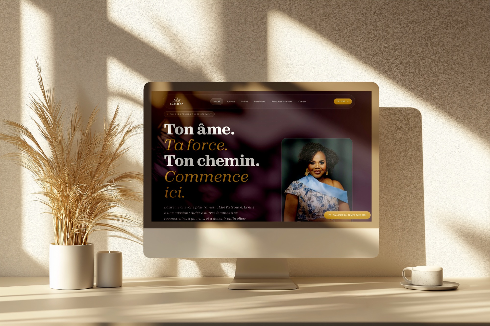 Site Laure Fagbohoun présenté sur un iMac
